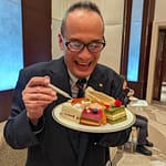 いっぱいのケーキを喜ぶ行政書士